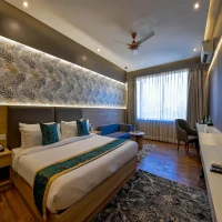 Majestic Tigers Room